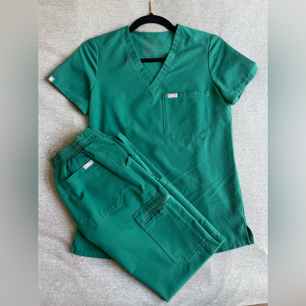 FIGS Catarina Scrub Top / Yola Skinny Scrub Pants